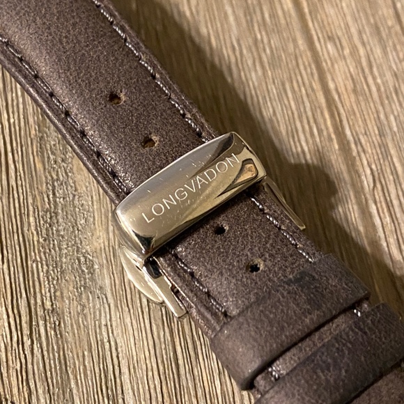LONGVADON | Classic Series Apple Watch Band in Shark Gray - Picture 5 of 7